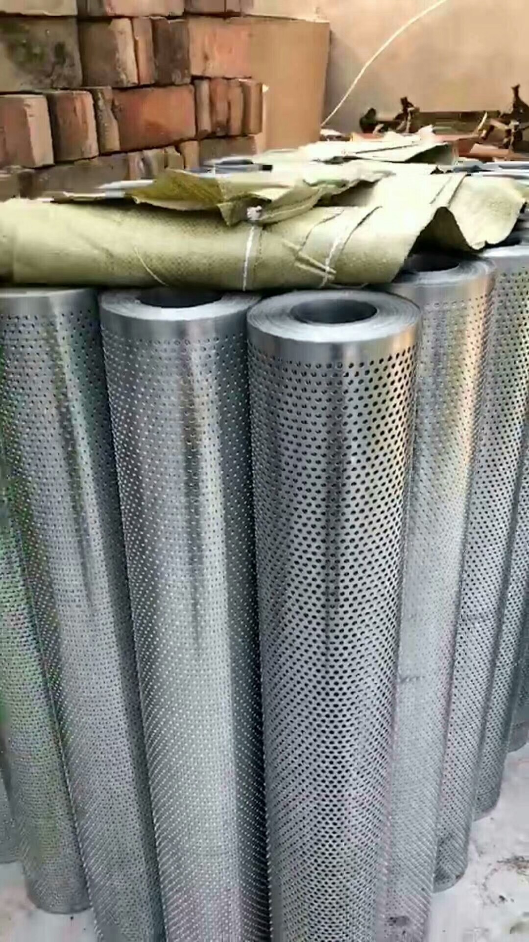 Quality 0.5mm thickness Stainless Steel / Galvanized Coil Perforated Metal Mesh for sale
