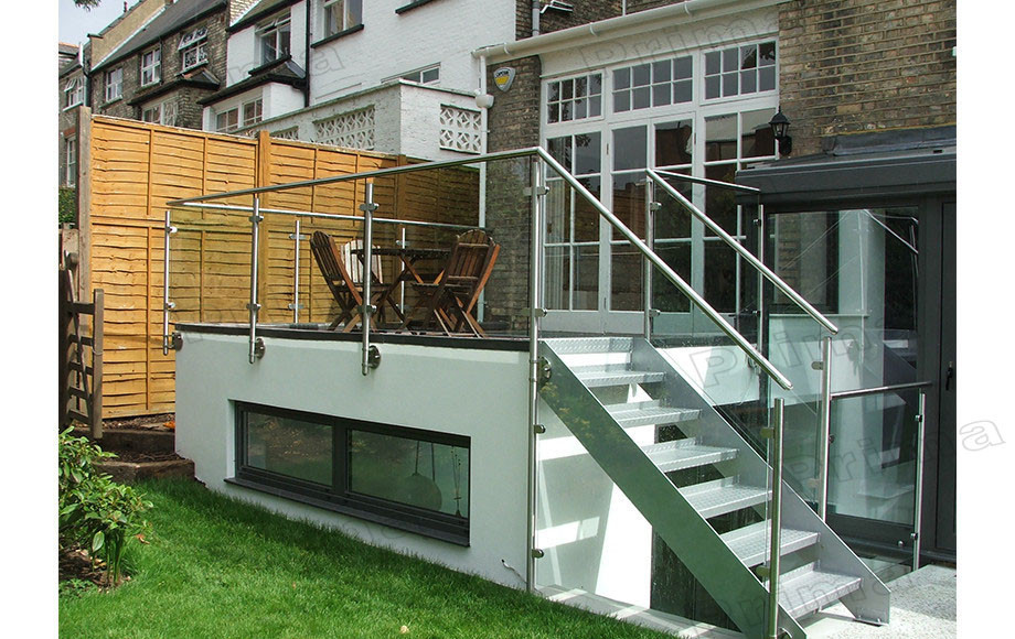 Exterior stainless steel tempered glass deck railings for stairs