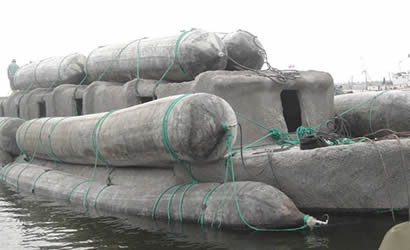 Buy Inflatable Marine Rubber Airbag For Ship Launching D15*L20m at wholesale prices