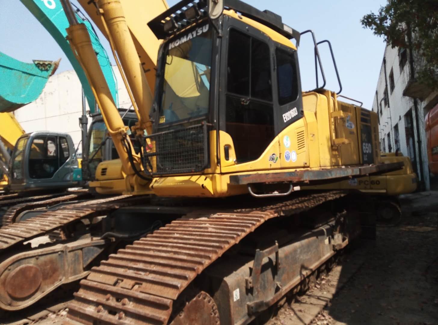 Quality Used KOMATSU PC650LC-8R 59 Ton Crawler Excavator in good condition and cheap price for sale
