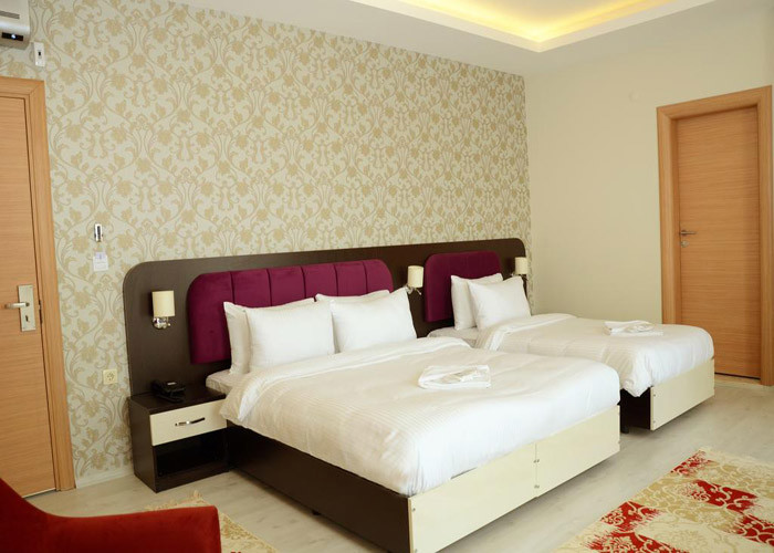 King Size Bedroom Furniture Set Walnut Color Modern Style OEM Service
