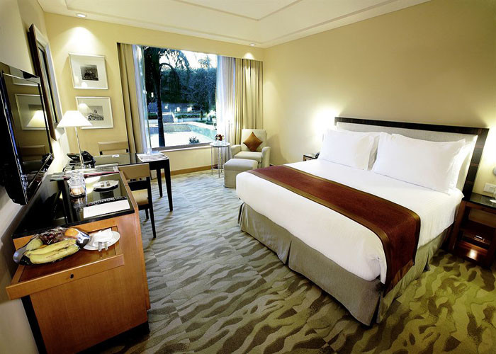 Single Room Luxury Hotel Bedroom Furniture Solid Wood Movable Design