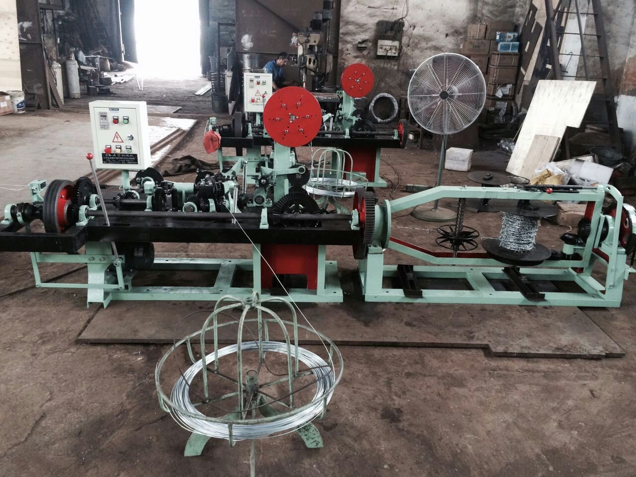 Quality Straight and Reverse Twisted Barbed Wire Machine with High Speed From XM for sale