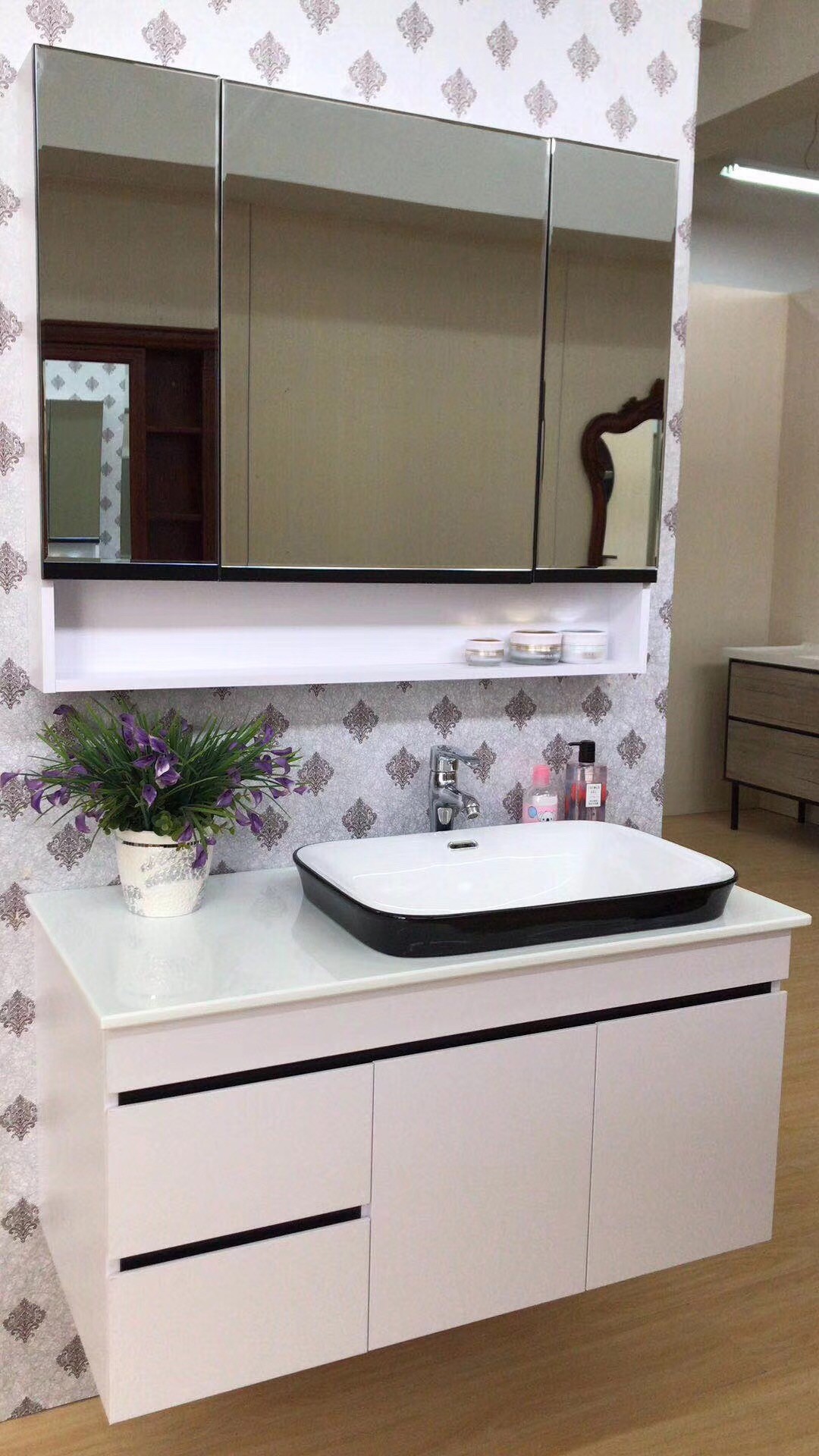 Quality Custom Made White Bathroom Vanity Cabinets / Units Single Basin Wall Mounted for sale