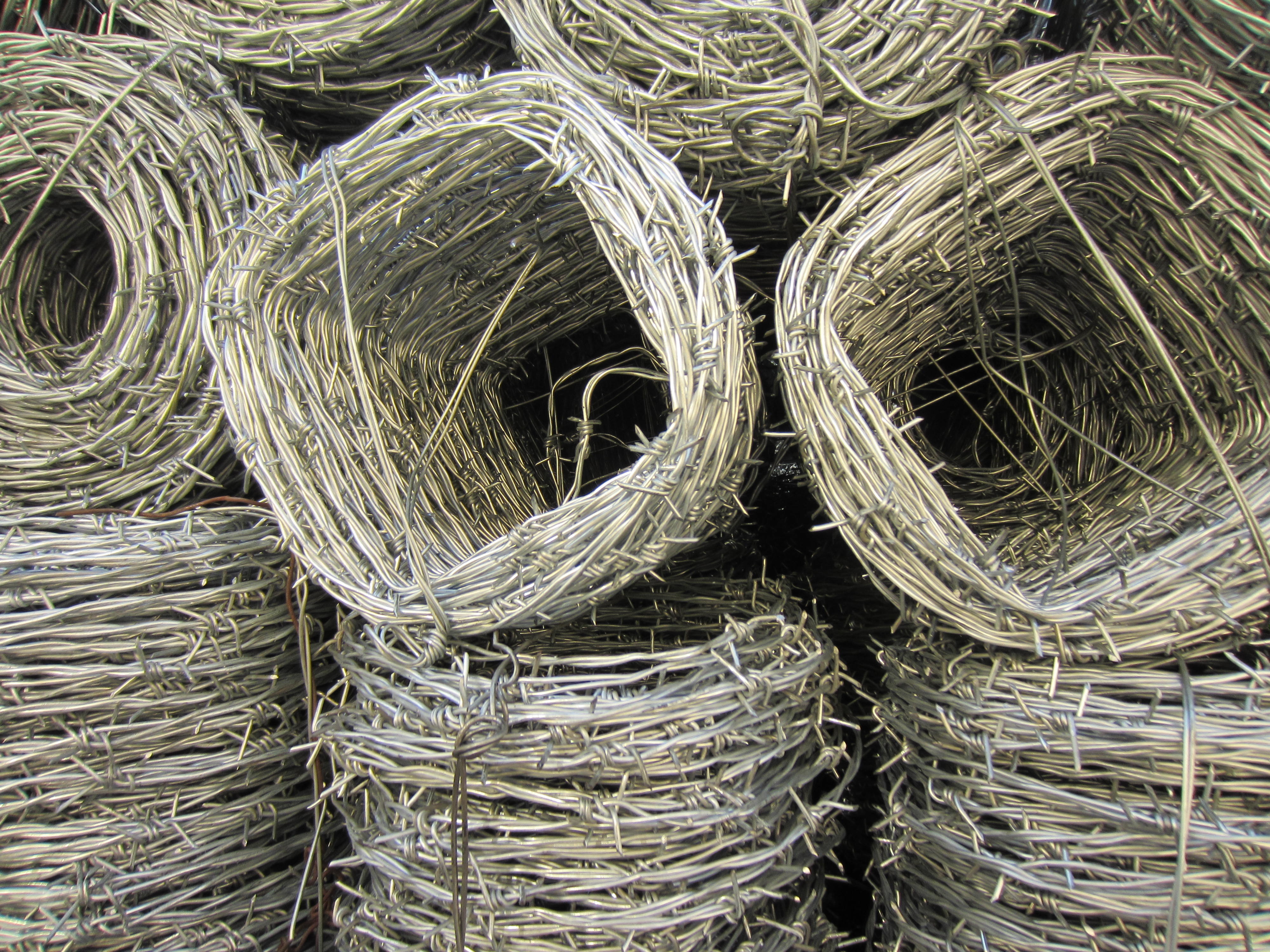 Quality 12G Stainless steel/PVC/ Galfan/ Galvanised Single/ Double strand 4 Points Barbed Wires, Bobbed wire for sale