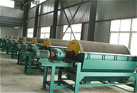 Quality Higher Output Magnetic Separator Machine , Magnetic Drum Separator Simple Structure for sale