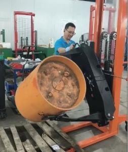 China 661lb 5.24ft Manual Roll Stacker Manual Forklift Truck With Clamp For Paper Rolls Handling on sale