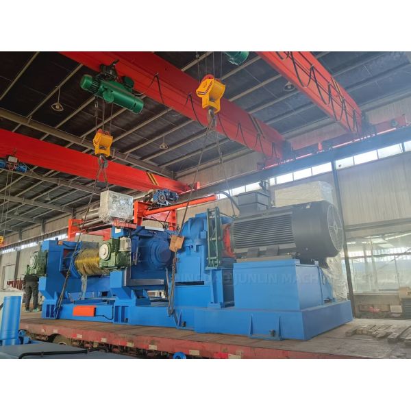 XK-610 Rubber Mixing Mill Machine operational view