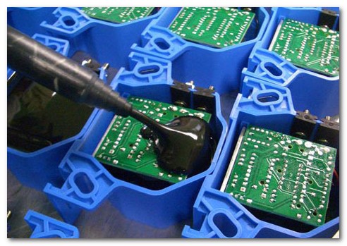 2.5W / mK Low Viscosity adhesive Thermal Conductive Glue with -40℃ - 130℃ Service Temperature 85 Shore D