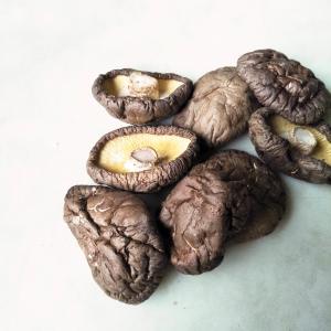 China Brown Color Dried Shiitake Mushrooms For Culinary 1 Year Shelf Life on sale