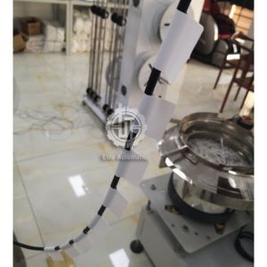 Food Industries Automatic Labeling Machine Folded Flag Label Applicator