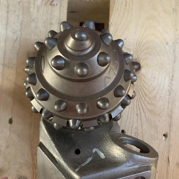 Drilling Tool Roller Cone Drill Bit With Carbon Steel Material