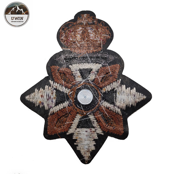 Delicate Elegant 3D Embroidery Patches Custom Shape With India Slik / Metal Material