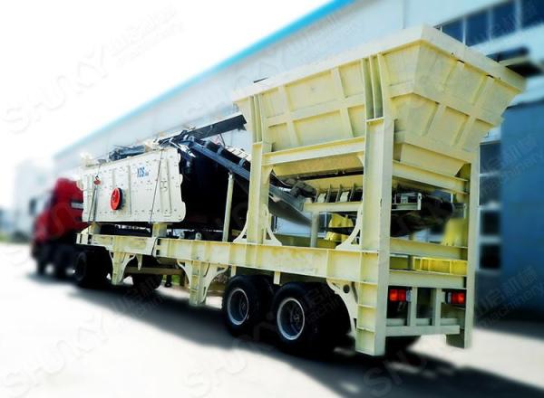Mobile Screening Plant Vibrating Screen Complete Functions Well Distributed