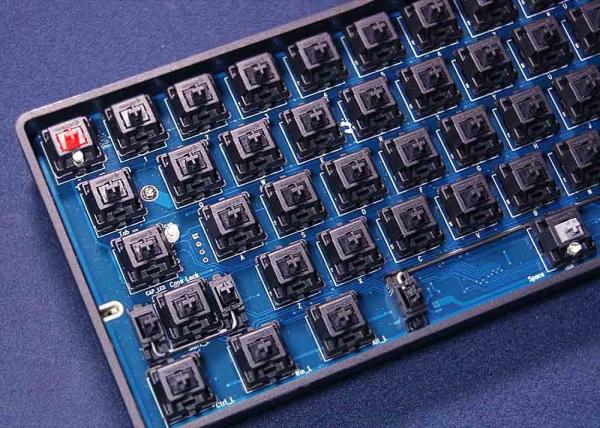 Buy 6oz Hot Swappable Keyboard 60 17 Layers Bluetooth PCB Keyboard at wholesale prices