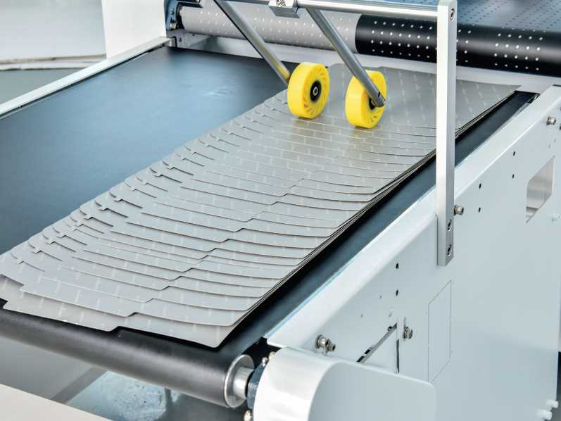 LY-900GJ Automatic Scraping Glue Sticking Release Paper Machine Scraping Glue Machine Gift Box Making Machine