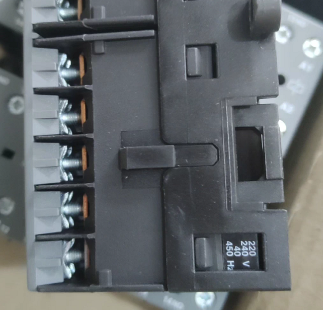 VB7-30-10 ABB Vacuum contactor Medium-voltage power distribution systems industrial applications