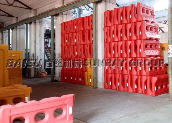 Traffic Barrier Automatic Blow Molding Machine Diagonal Tie Bar Central Clamping Structure SRB120N