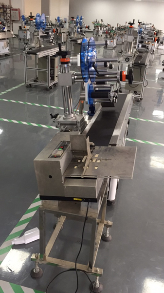 CE 220V Automatic Round Bottle Labeling Machine , Round Bottle Sticker Labeling Machine