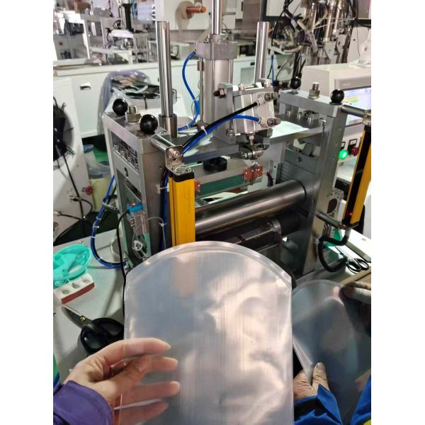 drainage bag automatic bottom welding machine