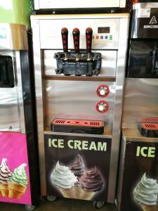 Quality Commercial Ice Cream Machine Soft Serve Freezer R22 Refrigerator Capacity 18-23L/h for sale