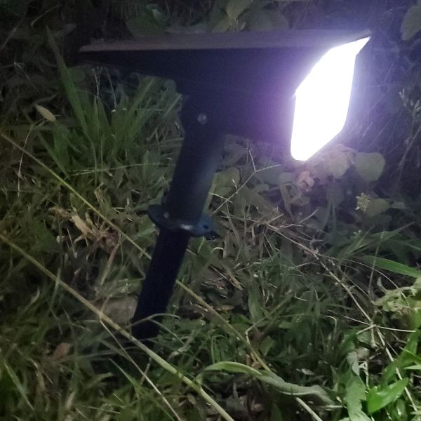 IP67 7000K LED Solar Landscape Spotlights