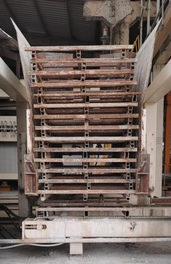 Brick-Making Machine Cheap Brick-Making Machinery - Siemens PLC Control Tray Station AAC Plant Machinery
