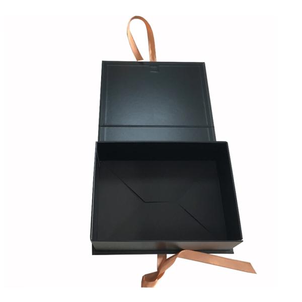 Cardboard Folding Magnetic Cosmetic Packaging Boxes With Ribbon