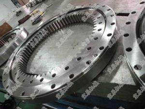XU 300586  excavator slewing bearing manufacturers
