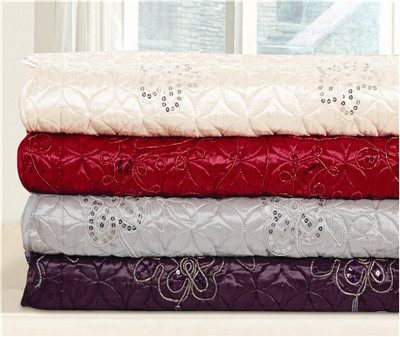 Embroidery Quilts with Sequins Brushed Microfiber Fabric Filling Polyester