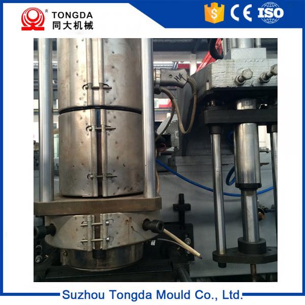Extrusion blow molding machine for lubricnts bottles