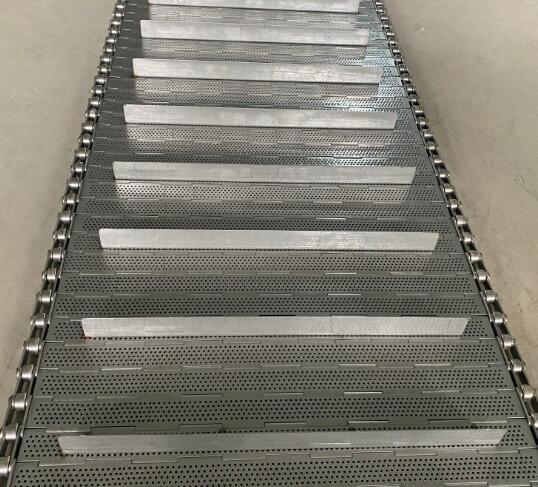 Buy Chain Flat Wire Mesh Conveyor Belt Metal Plate Cooling With Baffle Plate Conveyor Belt at wholesale prices