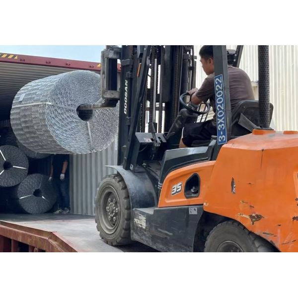 2.6MM Welded Pipe Line Reinforcing Mesh Oil And Gas 485N/Mm2-650N/Mm2 Hardness Range