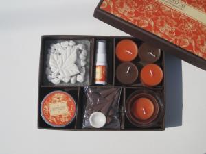 China Orange & Brown scented & assorted  tealight candle,tin candle & glass holder packed into gift box on sale