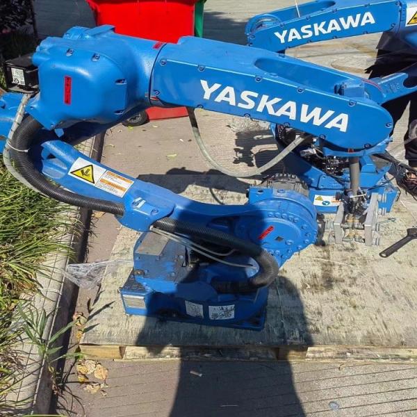 Buy YASKAWA GP12 Loading Unloading Used Industrial Robot With YRC1000 Controller at wholesale prices