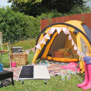 China Foldable out up Portable Solar Panel 18w Monocrystalline PV Solar table Panel For Camping Picnic energy system off grid on sale