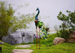 China Sturdy Yard Metal Peacock Decor Garden Statue For Outdoor Bird Lawn on sale