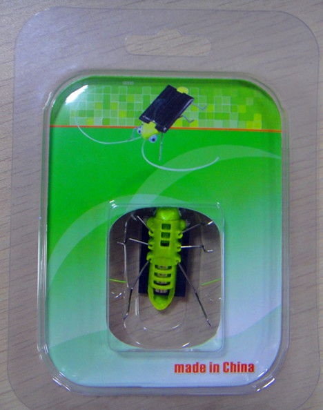 Educational Mini Solar Toys Plastic Locust Solar Powered Grasshopper Customized
