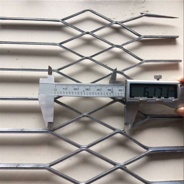 Round Hole Shape Metals Perforated Sheet Staggered Hole Pattern Model