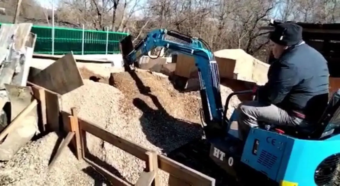 Discount Excavator Digger 2.0T Compact Mini Loader Digger High Speed Small Excavator Machine With Excavator Accessories
