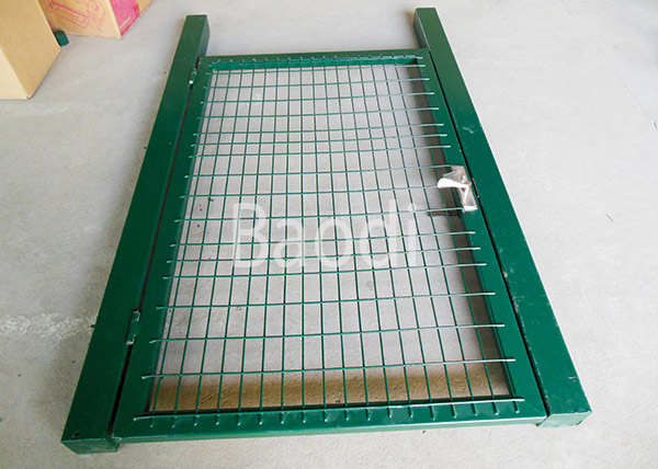 Green PVC Welded Wire Mesh Fence With Gates Easily Installation 0.4 - 2.5m Height