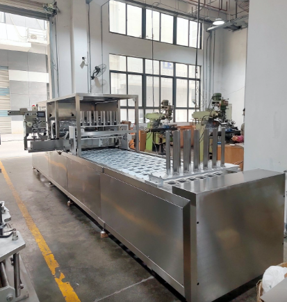 CE certificate LC-672CF Fully Automatic Tray Filling and Sealing Machine Pre-made Steak Roll Film Vacuum Nitrogen-filled Preservation and Sealing