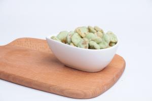 China Wasabi Flavor Coated Crispy Dry Roasted Fava Beans Snack Foods Sample Avaliable on sale