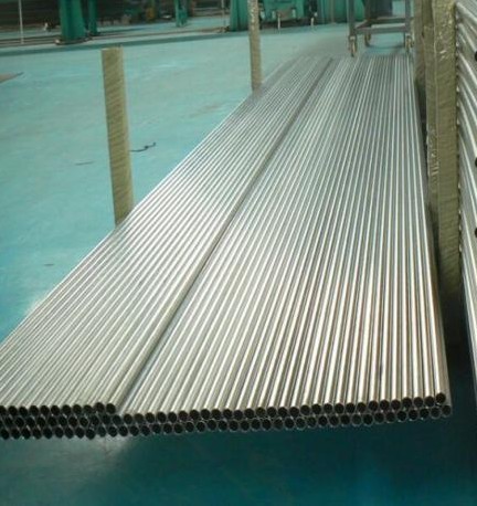 Seamless titanium pipe