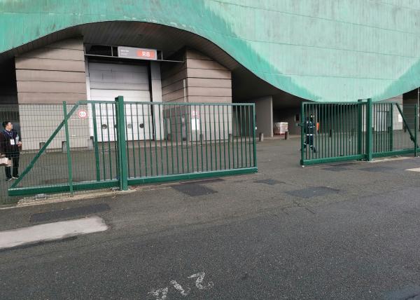 Buy Manual Drive Cantilever H2m 3D Curved Sliding Fence Gate at wholesale prices