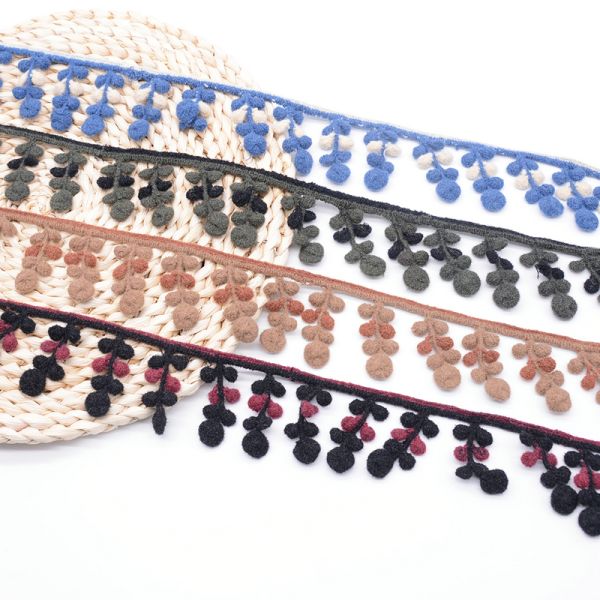 Oeko Tex 5.5cm Nylon Pom Pom Trim For Dresses Pillows