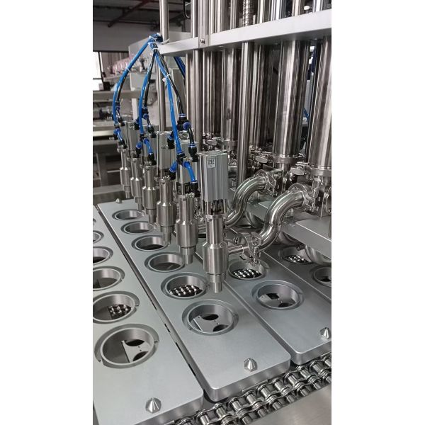 CE certificate LC-672CF Fully Automatic Tray Filling and Sealing Machine Pre-made Steak Roll Film Vacuum Nitrogen-filled Preservation and Sealing