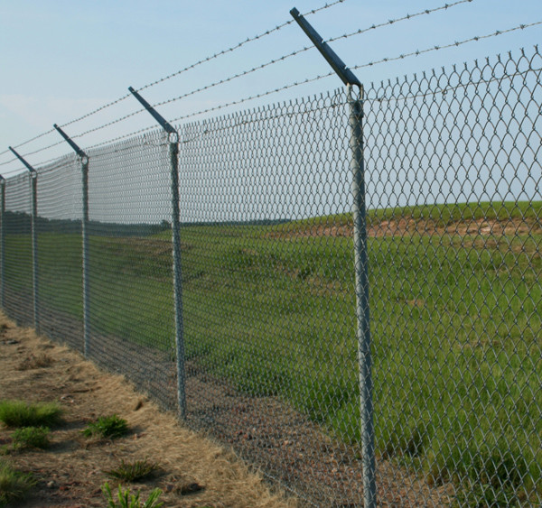Multiple size available of chain link wire mesh fence wire Fence/Diamond mesh roll from ". Victoria "