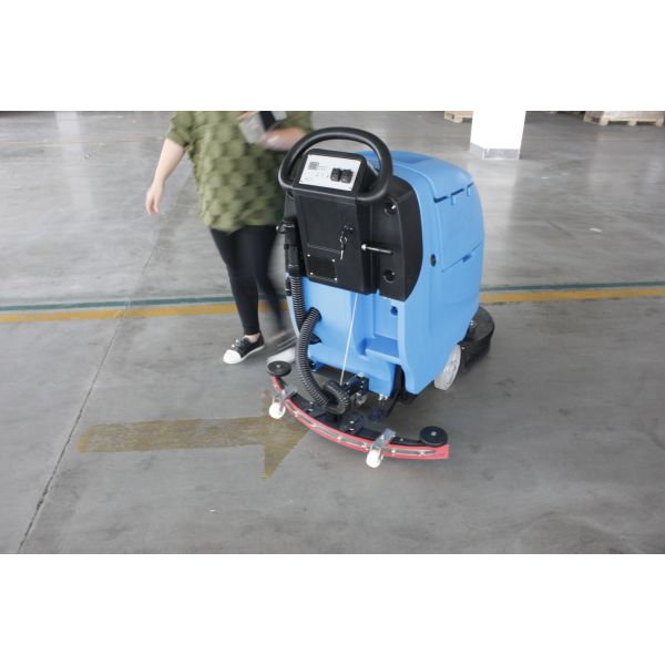 Automatic Compact Floor Scrubber Machine With Multiple Water Injectors