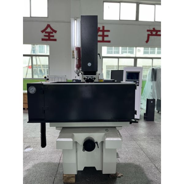 Electrical Discharge ZNC EDM Machine 15" TFT 5 KVA Znc-450 With 700x400 Table